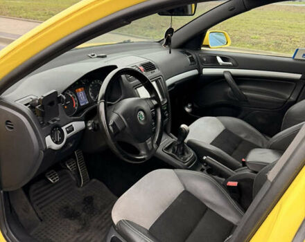 Желтый Шкода Октавия, объемом двигателя 1.97 л и пробегом 331 тыс. км за 6000 $, фото 7 на Automoto.ua