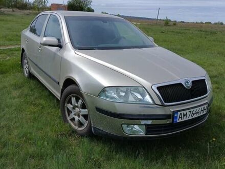 Желтый Шкода Октавия, объемом двигателя 1.6 л и пробегом 188 тыс. км за 4700 $, фото 1 на Automoto.ua