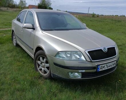 Желтый Шкода Октавия, объемом двигателя 1.6 л и пробегом 188 тыс. км за 4700 $, фото 1 на Automoto.ua