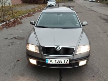 Желтый Шкода Октавия, объемом двигателя 1.6 л и пробегом 231 тыс. км за 5800 $, фото 1 на Automoto.ua