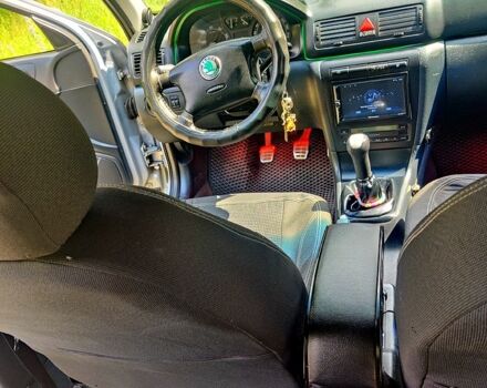 Сірий Шкода Октавія, об'ємом двигуна 1.8 л та пробігом 300 тис. км за 4300 $, фото 5 на Automoto.ua