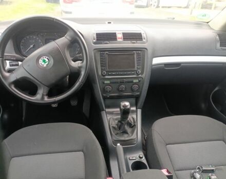 Серый Шкода Октавия, объемом двигателя 1.6 л и пробегом 280 тыс. км за 5400 $, фото 2 на Automoto.ua