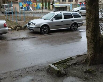 Серый Шкода Октавия, объемом двигателя 1.78 л и пробегом 205 тыс. км за 3700 $, фото 1 на Automoto.ua