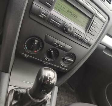 Серый Шкода Октавия, объемом двигателя 1.6 л и пробегом 235 тыс. км за 5650 $, фото 4 на Automoto.ua