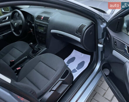 Серый Шкода Октавия, объемом двигателя 1.6 л и пробегом 223 тыс. км за 5850 $, фото 13 на Automoto.ua