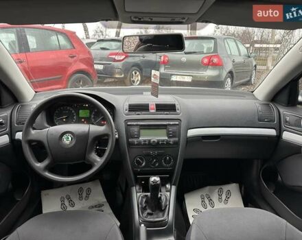 Серый Шкода Октавия, объемом двигателя 1.6 л и пробегом 214 тыс. км за 5000 $, фото 3 на Automoto.ua