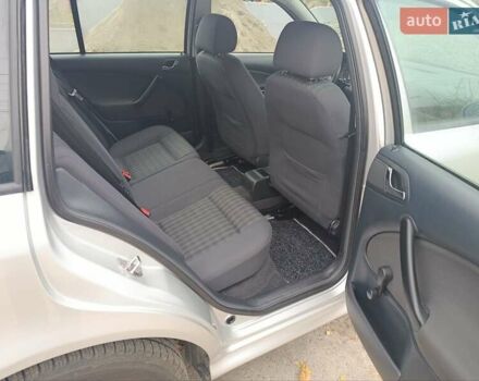 Серый Шкода Октавия, объемом двигателя 1.6 л и пробегом 180 тыс. км за 6500 $, фото 1 на Automoto.ua