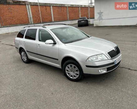 Серый Шкода Октавия, объемом двигателя 1.6 л и пробегом 220 тыс. км за 5750 $, фото 1 на Automoto.ua