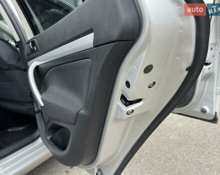 Серый Шкода Октавия, объемом двигателя 1.6 л и пробегом 220 тыс. км за 5750 $, фото 39 на Automoto.ua