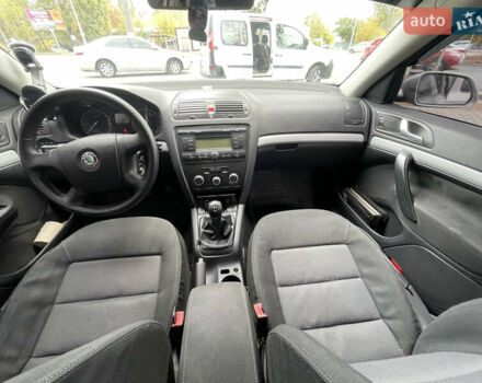 Серый Шкода Октавия, объемом двигателя 1.6 л и пробегом 305 тыс. км за 5200 $, фото 6 на Automoto.ua