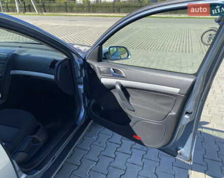 Серый Шкода Октавия, объемом двигателя 1.6 л и пробегом 232 тыс. км за 6000 $, фото 14 на Automoto.ua