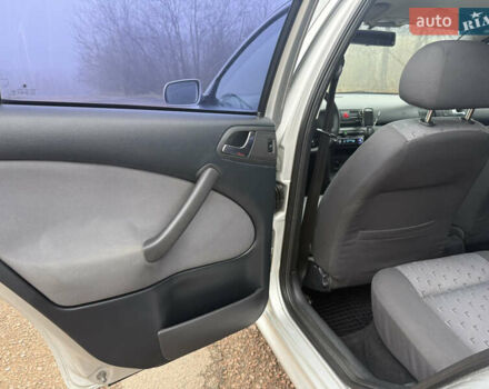 Серый Шкода Октавия, объемом двигателя 1.6 л и пробегом 310 тыс. км за 3850 $, фото 12 на Automoto.ua