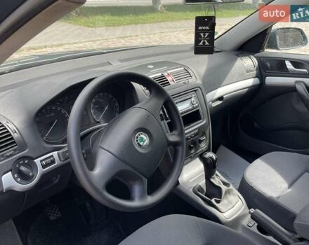 Серый Шкода Октавия, объемом двигателя 1.6 л и пробегом 213 тыс. км за 6200 $, фото 2 на Automoto.ua