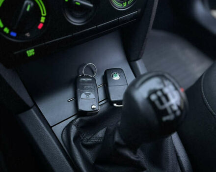 Серый Шкода Октавия, объемом двигателя 1.6 л и пробегом 270 тыс. км за 5750 $, фото 22 на Automoto.ua