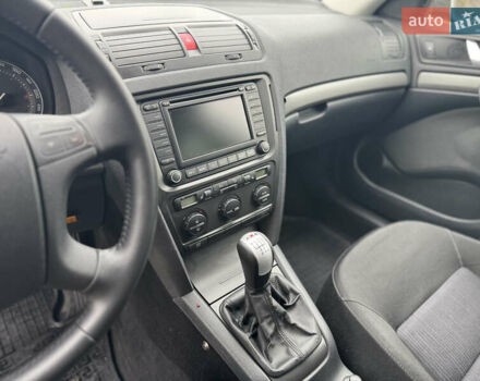 Сірий Шкода Октавія, об'ємом двигуна 2 л та пробігом 208 тис. км за 5600 $, фото 14 на Automoto.ua