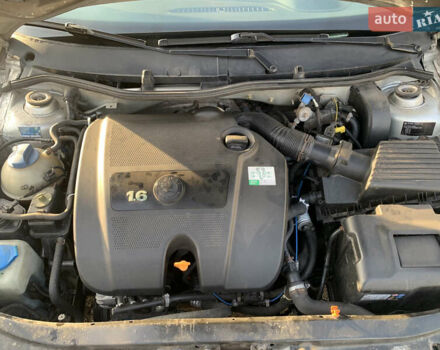 Серый Шкода Октавия, объемом двигателя 1.6 л и пробегом 375 тыс. км за 5500 $, фото 7 на Automoto.ua