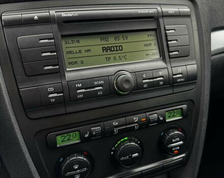 Серый Шкода Октавия, объемом двигателя 1.6 л и пробегом 230 тыс. км за 7500 $, фото 12 на Automoto.ua