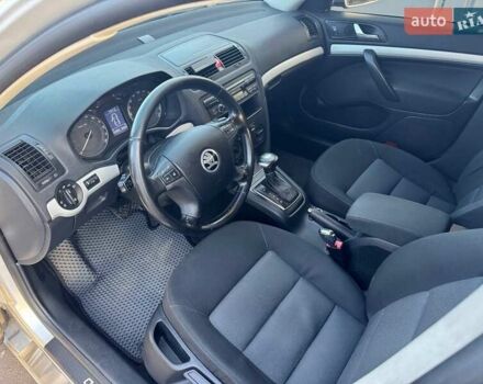 Сірий Шкода Октавія, об'ємом двигуна 2 л та пробігом 242 тис. км за 7400 $, фото 5 на Automoto.ua
