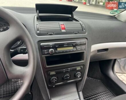 Сірий Шкода Октавія, об'ємом двигуна 2 л та пробігом 224 тис. км за 7900 $, фото 37 на Automoto.ua