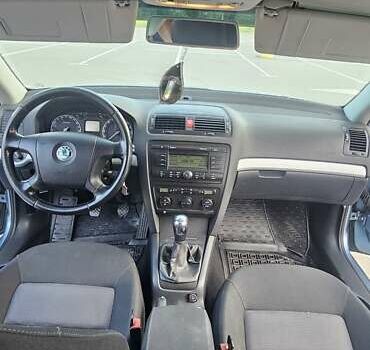 Серый Шкода Октавия, объемом двигателя 1.6 л и пробегом 210 тыс. км за 5600 $, фото 12 на Automoto.ua