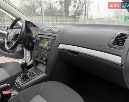 Сірий Шкода Октавія, об'ємом двигуна 1.6 л та пробігом 223 тис. км за 6799 $, фото 40 на Automoto.ua