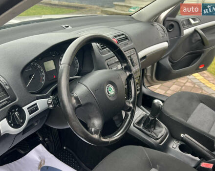 Серый Шкода Октавия, объемом двигателя 1.6 л и пробегом 256 тыс. км за 6850 $, фото 11 на Automoto.ua