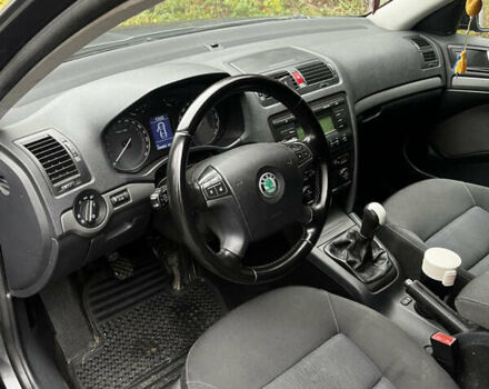 Сірий Шкода Октавія, об'ємом двигуна 1.6 л та пробігом 296 тис. км за 5100 $, фото 8 на Automoto.ua