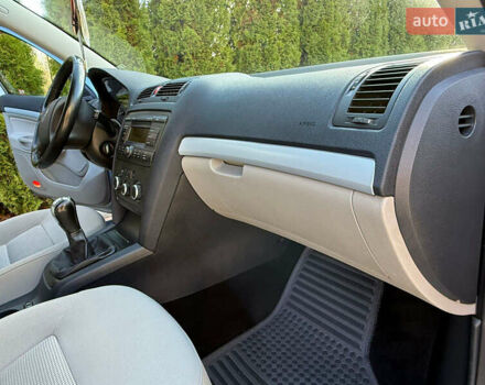 Серый Шкода Октавия, объемом двигателя 1.6 л и пробегом 209 тыс. км за 6500 $, фото 45 на Automoto.ua