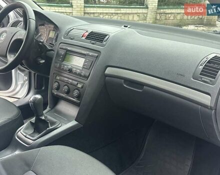 Сірий Шкода Октавія, об'ємом двигуна 2 л та пробігом 192 тис. км за 7199 $, фото 34 на Automoto.ua