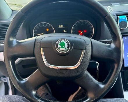 Серый Шкода Октавия, объемом двигателя 1.6 л и пробегом 302 тыс. км за 7500 $, фото 5 на Automoto.ua