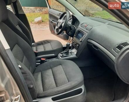 Серый Шкода Октавия, объемом двигателя 1.6 л и пробегом 250 тыс. км за 7550 $, фото 72 на Automoto.ua