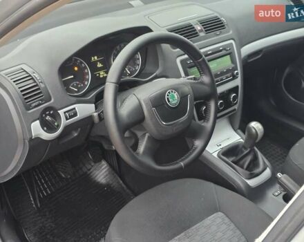 Сірий Шкода Октавія, об'ємом двигуна 0 л та пробігом 180 тис. км за 6700 $, фото 5 на Automoto.ua
