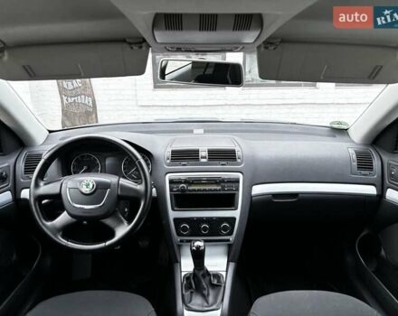 Серый Шкода Октавия, объемом двигателя 1.6 л и пробегом 203 тыс. км за 8099 $, фото 110 на Automoto.ua