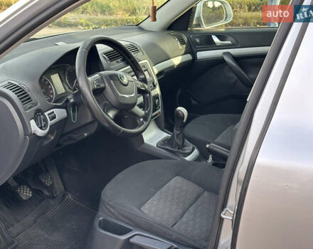 Серый Шкода Октавия, объемом двигателя 1.99 л и пробегом 305 тыс. км за 7500 $, фото 4 на Automoto.ua