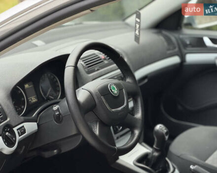 Шкода Октавия 2009 в Староконстантинов на Automoto.ua Серый Шкода Октавия, объемом двигателя 1.6 л и пробегом 212 тыс. км за 7600 $, фото 14 на Automoto.ua