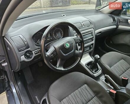 Серый Шкода Октавия, объемом двигателя 1.8 л и пробегом 178 тыс. км за 7300 $, фото 14 на Automoto.ua