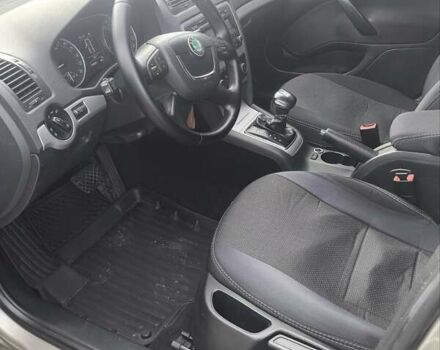 Серый Шкода Октавия, объемом двигателя 1.6 л и пробегом 260 тыс. км за 8400 $, фото 2 на Automoto.ua