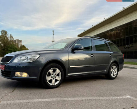 Серый Шкода Октавия, объемом двигателя 1.6 л и пробегом 210 тыс. км за 8999 $, фото 1 на Automoto.ua