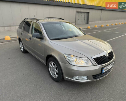Шкода Октавія 2010 у Києві на Automoto.ua Сірий Шкода Октавія, об'ємом двигуна 1.6 л та пробігом 197 тис. км за 6950 $, фото 3 на Automoto.ua