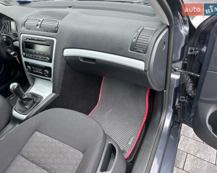 Серый Шкода Октавия, объемом двигателя 1.2 л и пробегом 209 тыс. км за 6777 $, фото 22 на Automoto.ua