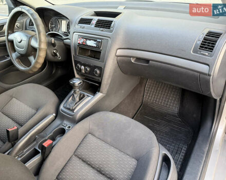 Шкода Октавія 2010 у Києві на Automoto.ua Сірий Шкода Октавія, об'ємом двигуна 1.6 л та пробігом 197 тис. км за 6950 $, фото 20 на Automoto.ua