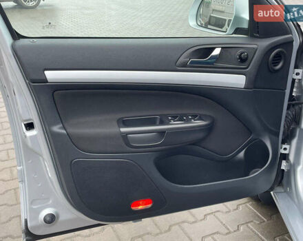 Серый Шкода Октавия, объемом двигателя 1.6 л и пробегом 229 тыс. км за 8999 $, фото 120 на Automoto.ua