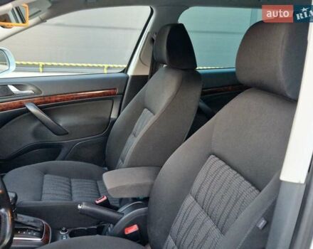 Серый Шкода Октавия, объемом двигателя 1.6 л и пробегом 229 тыс. км за 8300 $, фото 4 на Automoto.ua