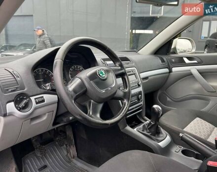 Серый Шкода Октавия, объемом двигателя 1.6 л и пробегом 245 тыс. км за 7500 $, фото 16 на Automoto.ua