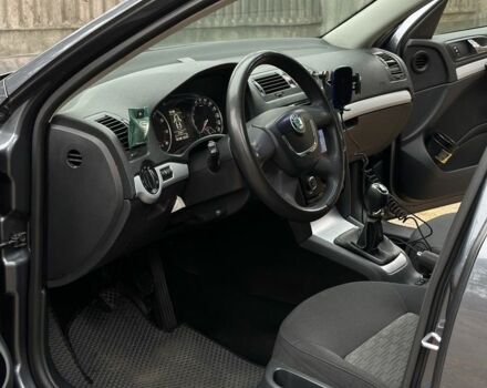 Серый Шкода Октавия, объемом двигателя 1.2 л и пробегом 301 тыс. км за 5800 $, фото 7 на Automoto.ua