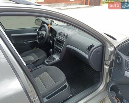 Серый Шкода Октавия, объемом двигателя 1.6 л и пробегом 312 тыс. км за 7900 $, фото 6 на Automoto.ua