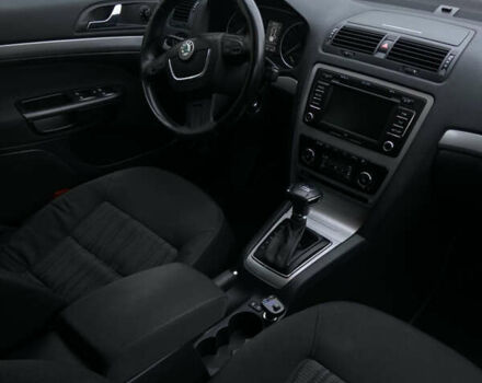 Серый Шкода Октавия, объемом двигателя 1.8 л и пробегом 243 тыс. км за 8100 $, фото 3 на Automoto.ua