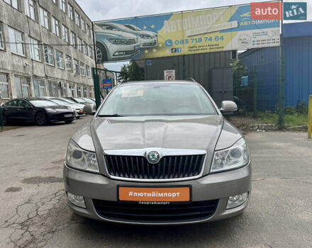 Серый Шкода Октавия, объемом двигателя 1.6 л и пробегом 247 тыс. км за 9900 $, фото 2 на Automoto.ua