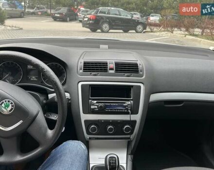 Серый Шкода Октавия, объемом двигателя 2 л и пробегом 309 тыс. км за 7300 $, фото 4 на Automoto.ua