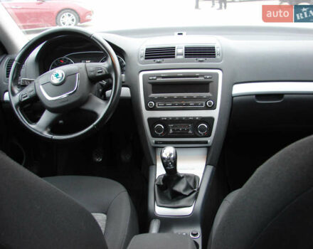 Сірий Шкода Октавія, об'ємом двигуна 1.6 л та пробігом 240 тис. км за 8000 $, фото 17 на Automoto.ua